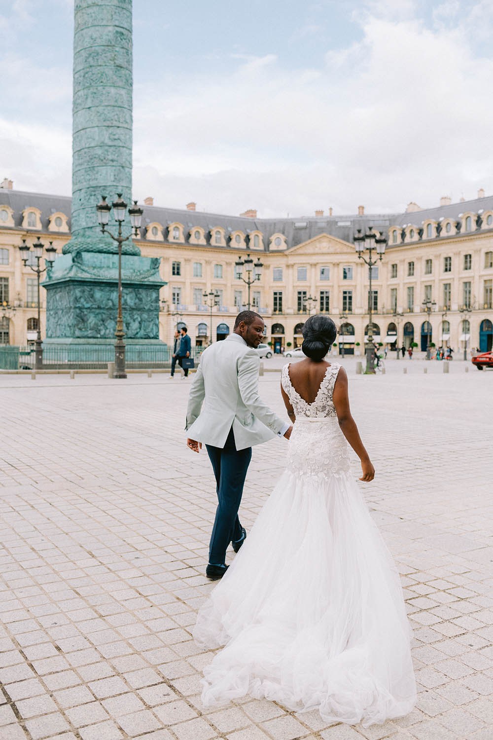 couple at the vandome place in Paris